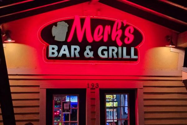 This New Smyrna Beach Sports Bar in Florida Serves Legendary Frankenstein Wings Locals Drive In For