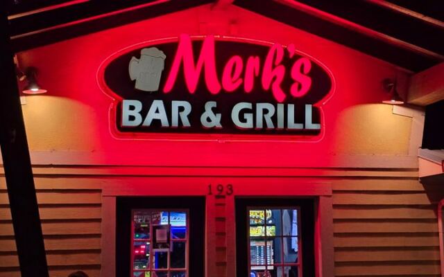 This New Smyrna Beach Sports Bar in Florida Serves Legendary Frankenstein Wings Locals Drive In For