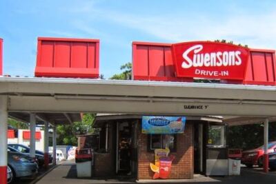 This Akron Drive-In Still Grills Its Onion-Smothered Burgers The Same Way It Did In The 1940s