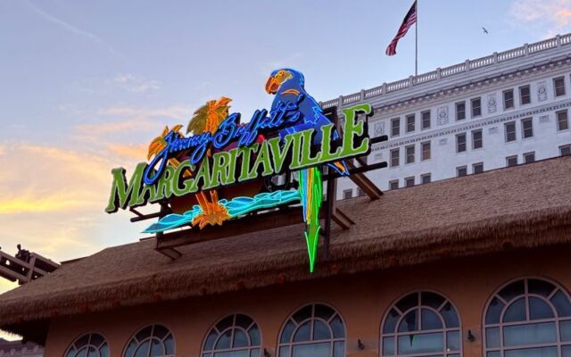 This Lively New Jersey Boardwalk Spot Brings Jimmy Buffett’s Island Vibe To Life With Seafood