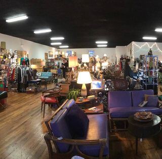 This Tennessee Vintage Store Packs 22 Vendor Booths of Retro Decor You Could Dig Through for Hours