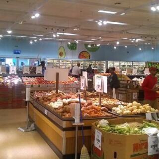 At This Rhode Island Discount Supermarket, Shoppers Walk Out Amazed at How Low Their Grocery Bill Runs