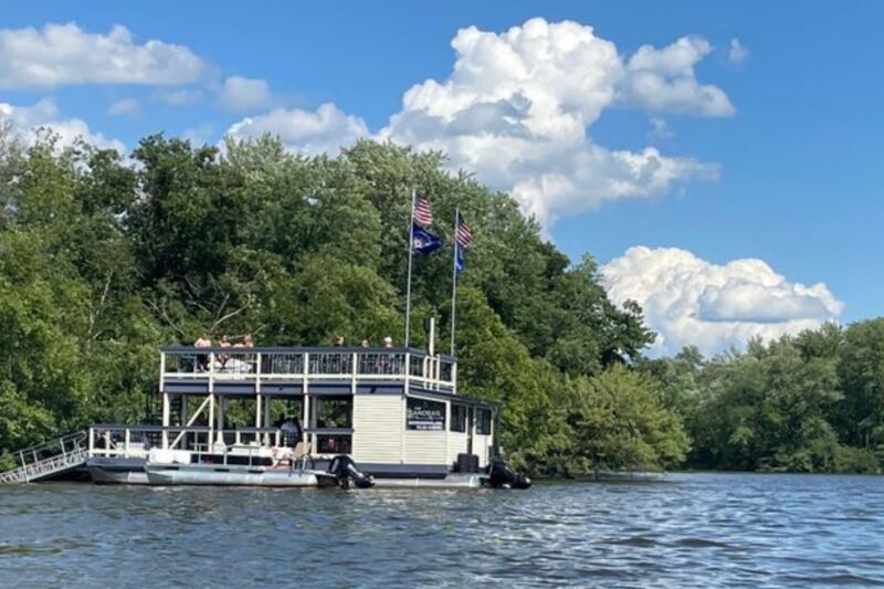There’s a Wisconsin Sandbar You Can Only Reach by Boat, and It’s Pure Sun-and-Fun Summer Days