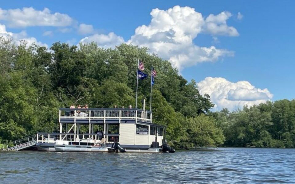 There’s a Wisconsin Sandbar You Can Only Reach by Boat, and It’s Pure Sun-and-Fun Summer Days