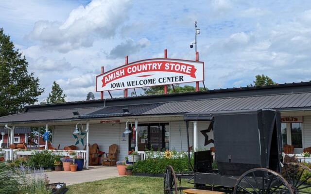 This Amish Country Store In Iowa Bakes The Bread And Builds The Sandwich While You Take A Break By The Gazebo