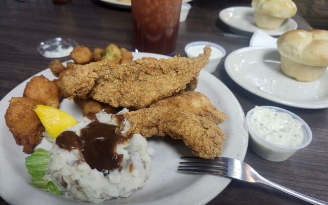 This Off-Highway Oklahoma Fish House Serves All-You-Can-Eat Catfish and Apple Fritters Worth the Drive