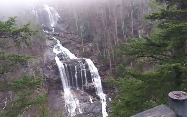 North Carolina Has Its Own Niagara Moment, and a Short Paved Walk Puts You Face to Face With It