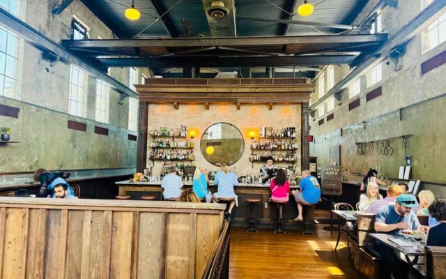 You’d Never Guess One of Florida’s Coolest Hangouts Is Hiding Inside a 1927 Ice Factory