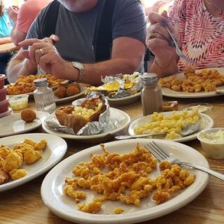 People Plan Entire Road Trips Around the Fried Clams at This Tiny Florida Restaurant