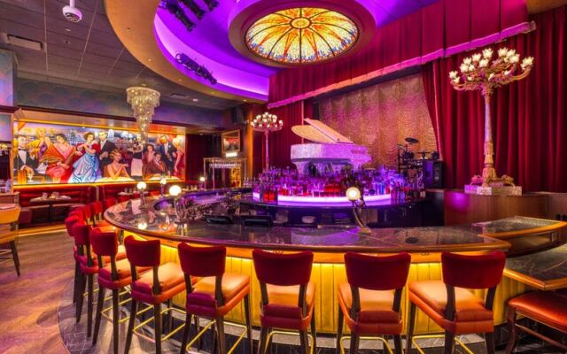 This Swanky Cincinnati Steakhouse Plates Perfectly Cooked Steaks Alongside Live Piano and White-Glove Service