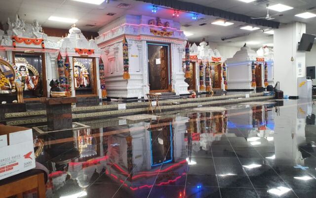 This Ornate Hindu Temple in Oklahoma Hides Gorgeous Carved Gods You’d Never Expect to Find in Tulsa