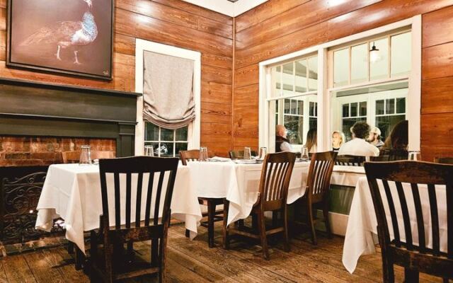 This Georgia Restaurant Serves Romantic Southern Dinners Inside A 150-Year-Old Farmhouse In Atlanta’s Suburbs