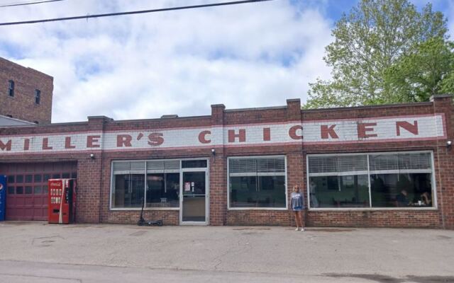 This Athens Ohio Fried Chicken Counter Draws A Line Out The Door Every Single Day