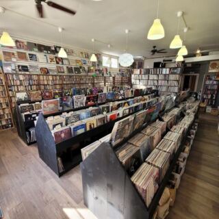 These 15 Illinois Secondhand Bookstores Turn Dusty Shelves Into A Book Lover’s Treasure Hunt