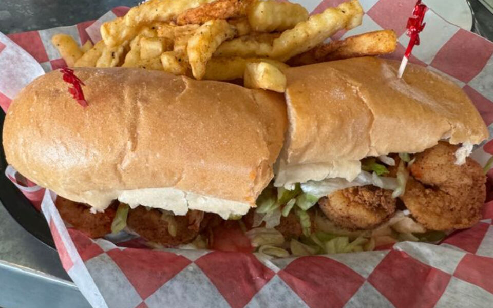 This Chicago Restaurant Goes Full New Orleans With Fried Chicken, Po’ Boys, and Beignets