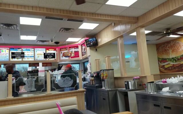 Oklahoma City’s Oldest Ice Cream Parlor Still Scoops Homemade Flavors From a 1940s Counter