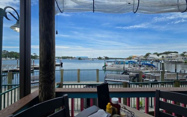 Pull Up a Stool at This Crystal River Restaurant and Watch the Shrimp Boats Dock as You Eat