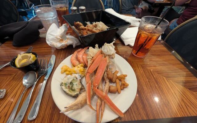 This Enormous North Carolina Seafood Buffet Piles On Over 70 Items And Is Worth Crossing The State For