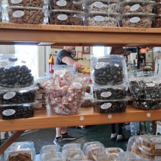 This Roadside Georgia Country Store Wins Over Food Lovers With Fresh Peaches And Chocolate Pecans