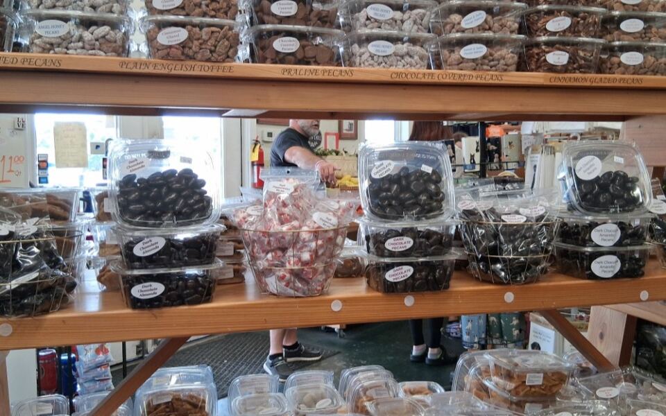 This Roadside Georgia Country Store Wins Over Food Lovers With Fresh Peaches And Chocolate Pecans