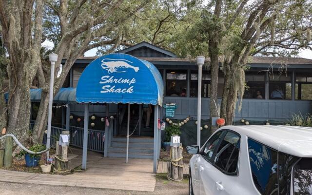This Cash-Only South Carolina Shrimp Shack Serves Up a Legendary Shrimp Burger Worth the Line