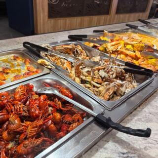 At This Arizona Seafood Buffet a Cart of Fresh Crab Legs Rolls Out Before the Trays Ever Sit Empty