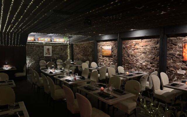 This Oregon Restaurant Sets Elegant Fine Dining Inside a Stone-Walled Cellar in a Historic Landmark Town