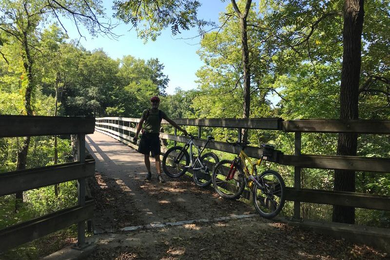 7 Illinois Bike Trails That Roll Through Woods, Meadows, And Sweet Stops Along The Way