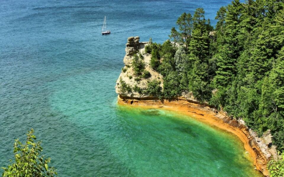 16 U.S. Lakes With Hidden Stories Beneath Their Beautiful Waters