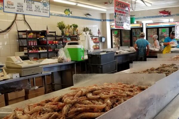 This Texas Seafood Market Cleans Your Gulf Snapper And Shrimp Right At The Counter