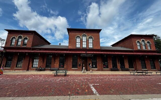 This Ohio Restaurant Turned An Old Train Depot Into A Dining Room You Have To See