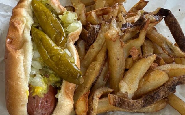 11 Illinois Hot Dog Stands That Nail The Chicago-Style Down To The Last Snap