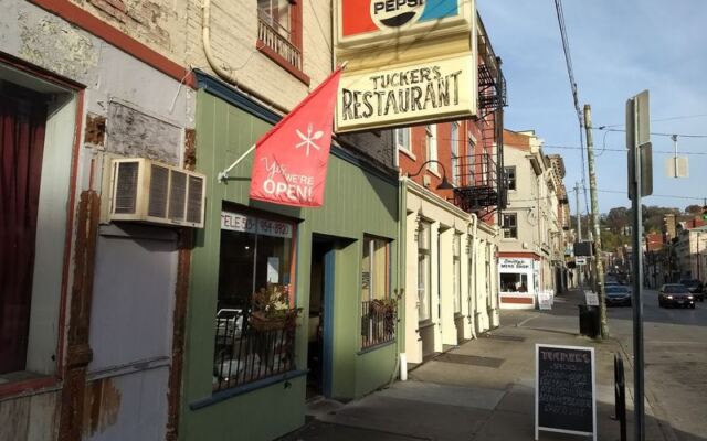 Cincinnati Locals Line Up At This Counter For A Goetta Breakfast Sandwich You Can’t Get Elsewhere