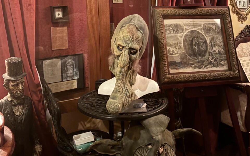 This New Jersey Museum Turns Ordinary Objects Into Eerie Stories You Lean In To Hear