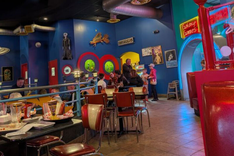 This Minnesota Restaurant Feels Like Eating Dinner Inside An Alien Spaceship