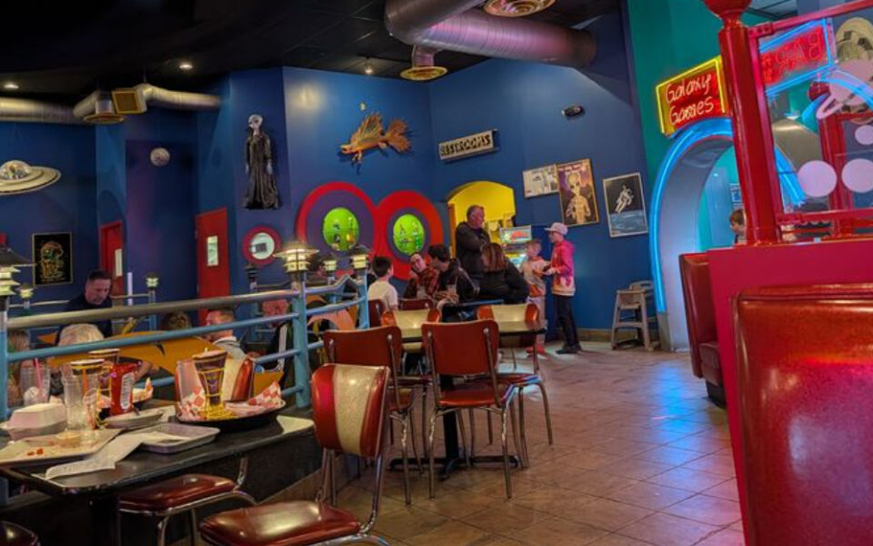 This Minnesota Restaurant Feels Like Eating Dinner Inside An Alien Spaceship