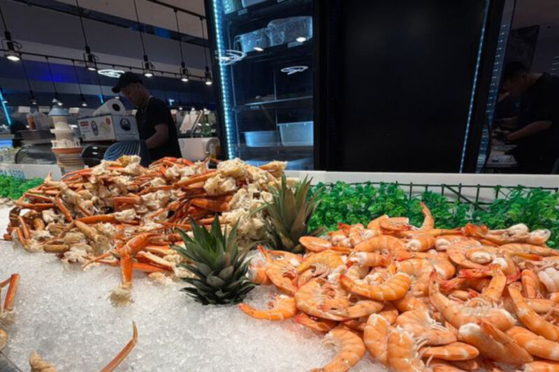 This Massachusetts Seafood Buffet Refills Your All-You-Can-Eat Crab Legs Almost the Moment They Run Out