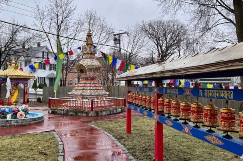 This Massachusetts Buddhist Temple Hides a Golden Hall of Statues Most Locals Never Expect So Close to Home