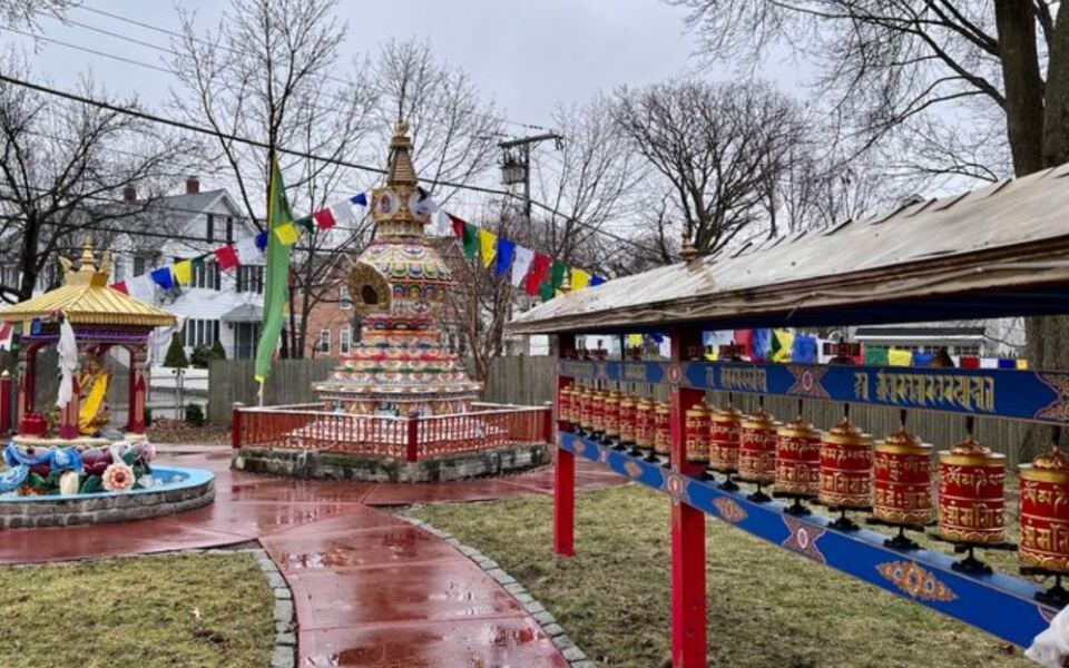 This Massachusetts Buddhist Temple Hides a Golden Hall of Statues Most Locals Never Expect So Close to Home