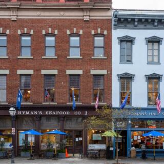 This Charleston Seafood Institution Has Fed Five Generations of Lowcountry Diners Since the 1890s