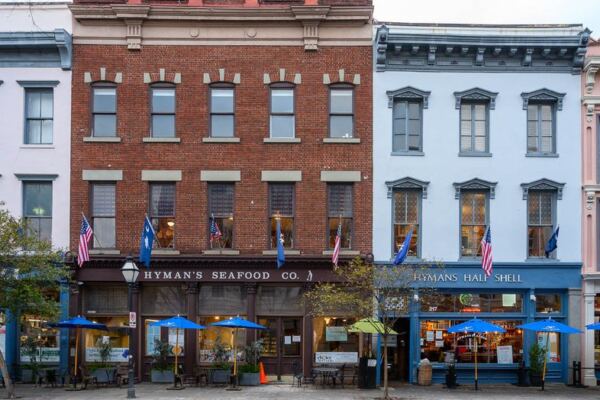 This Charleston Seafood Institution Has Fed Five Generations of Lowcountry Diners Since the 1890s