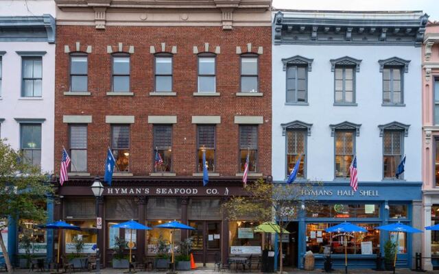 This Charleston Seafood Institution Has Fed Five Generations of Lowcountry Diners Since the 1890s
