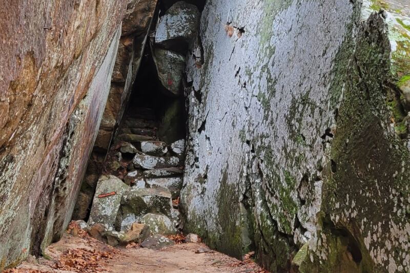 Spot Real Moonshine-Era Hideouts and Outlaw Lore Along Oklahoma’s Robbers Cave Trails This Fall