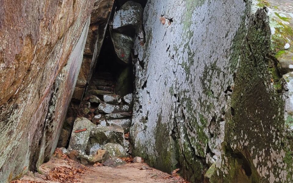 Spot Real Moonshine-Era Hideouts and Outlaw Lore Along Oklahoma’s Robbers Cave Trails This Fall