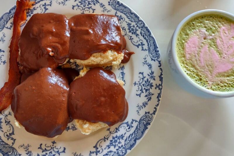 11 Arkansas Chocolate Gravy Breakfasts Worth Getting Up Early For