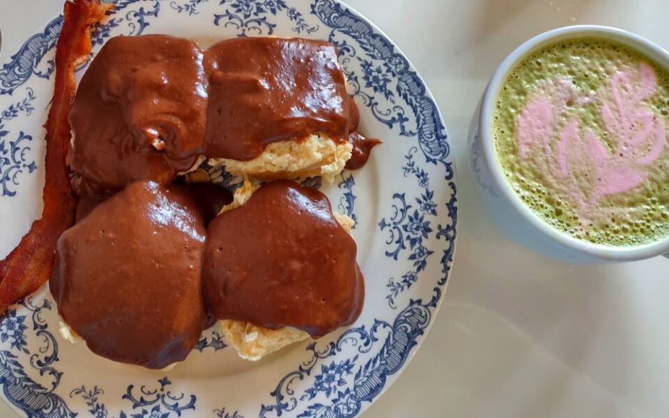 11 Arkansas Chocolate Gravy Breakfasts Worth Getting Up Early For