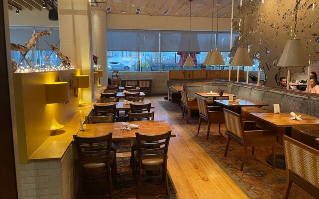 This Virginia Restaurant Draws an All-You-Can-Eat Sunday Brunch Crowd Willing to Drive an Hour