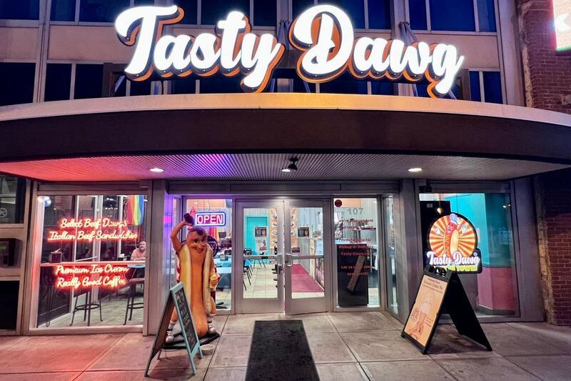 A Homesick Chicagoan Walked Into This Columbus Hot Dog Counter and Said Its Chicago Dog Tasted Like Home