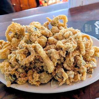This Unassuming Massachusetts Pub Piles Its Fried Clam Plates So High You Won’t Believe Your Eyes