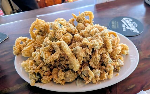 This Unassuming Massachusetts Pub Piles Its Fried Clam Plates So High You Won’t Believe Your Eyes